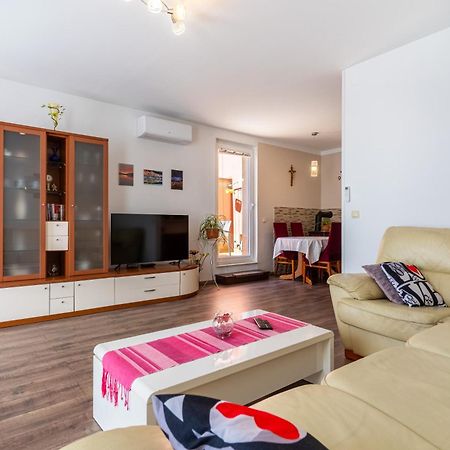 Apartman Laura 茨雷斯 外观 照片