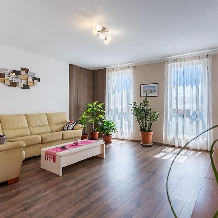 Apartman Laura 茨雷斯 外观 照片